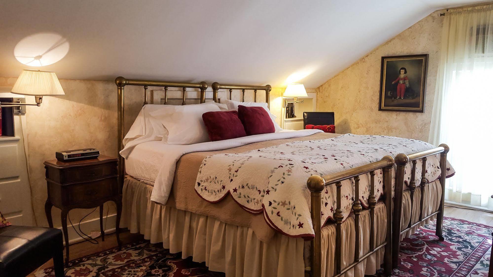 The White House Bed & Breakfast